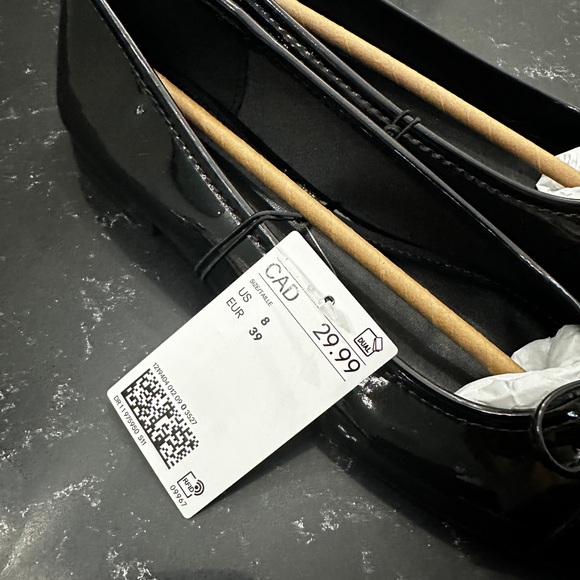 H&M Glossy Black Flats with Bow - Picture 2 of 3